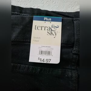 NWT Terra & Sky Stretch Fitted 14W/0X Black Jean shorts